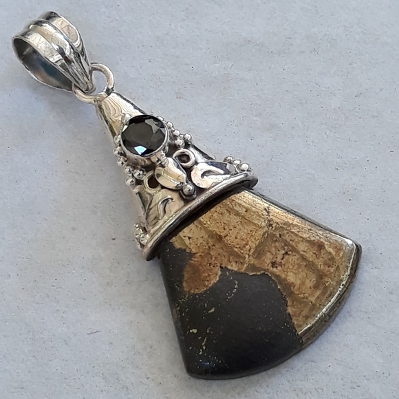Healer's Gold & Black Onyx Sterling Silver Pendant - Picture 4 of 5